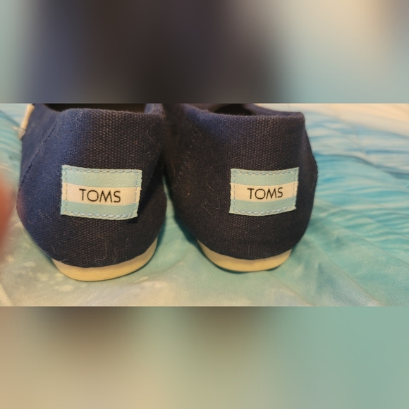 NWT Tom's - Picture 5 of 5
